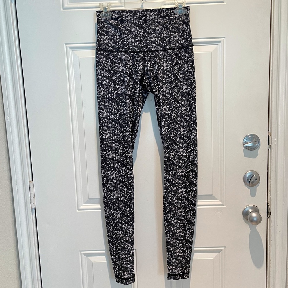 Lululemon Women's Shine Tight Leggings Roll Down Size 6 Black White Gray Dots
